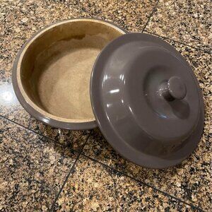 Pampered Chef Round Covered 6 cup baker.